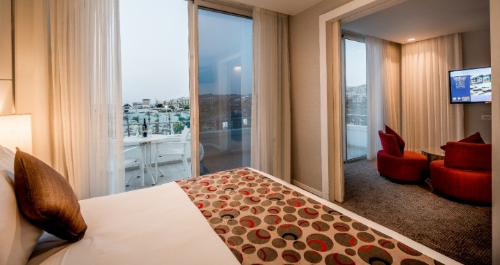 Свита видом на море