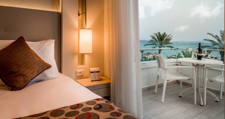   Свита с видом на море Astral Марис