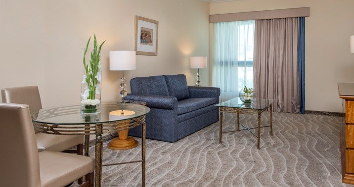 סוויטת משפחה אקזקיוטיב פונה לים עם מרפסת