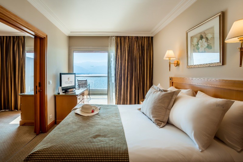 Свита Де-люкс  с видом на бассейн