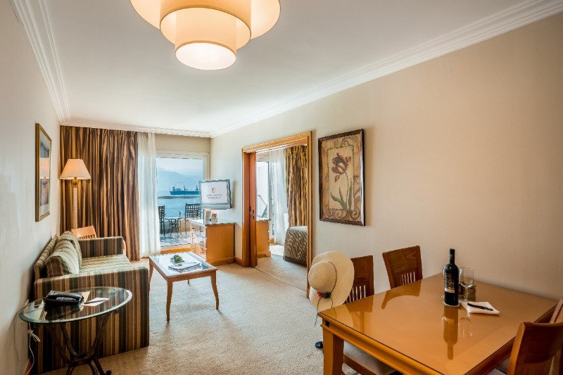 Свита Де-люкс  с видом на бассейн