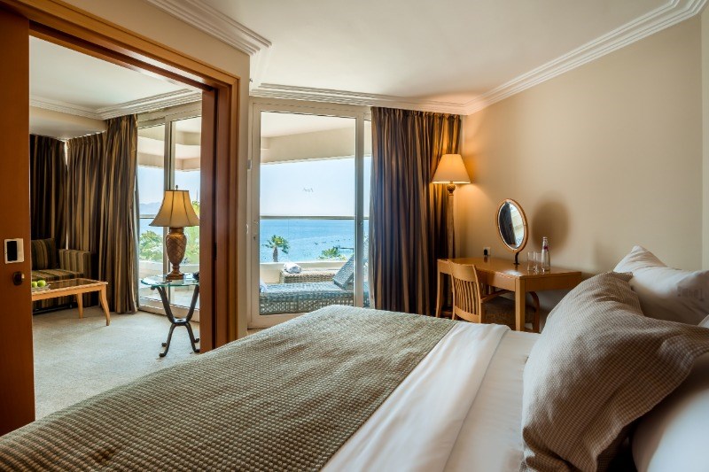 Свита Де-люкс  с видом на бассейн