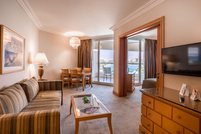 Свита Де-люкс  с видом на бассейн