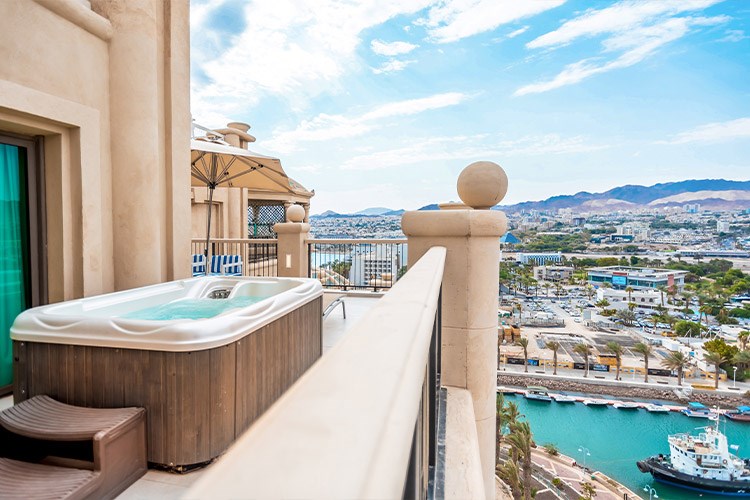 סוויטת מלכת שבא – ג'קוזי מרובע